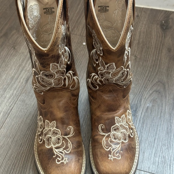 Shyanne Floral Embroidered Western Leather Brown Boots - Picture 9 of 13